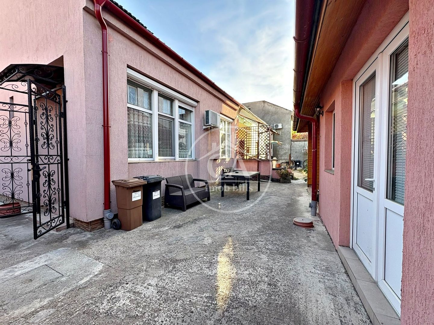 Casă de închiriat cu 3 camere în zona Centrală, Oradea. - Poză 12