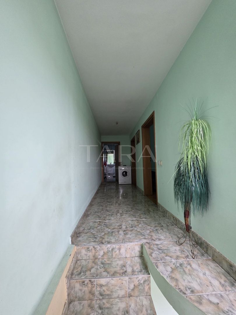 Casă spațioasă cu livadă generoasă și pod înalt, zona Borhanci - Poză 4