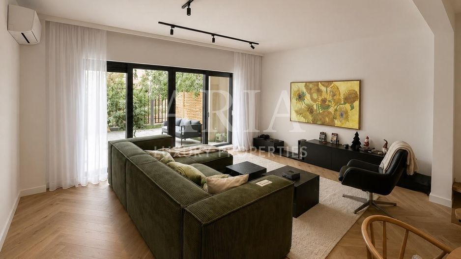 ELEGANT TOWNHOUSE | PRIVATE GARDEN | PANORAMIC TERRACES | - Poză 4