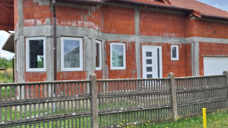 BRASADAS vinde casă în rosu și casa veche. - Poză 2