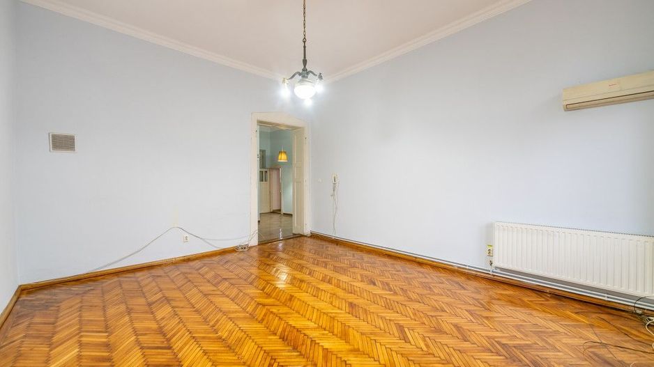 Apartament nemobilat, 3 camere, etaj 1, Bld.Revoluției - Poză 12