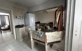 De vanzare Apartament 3 camere zona de jos - Poză 3
