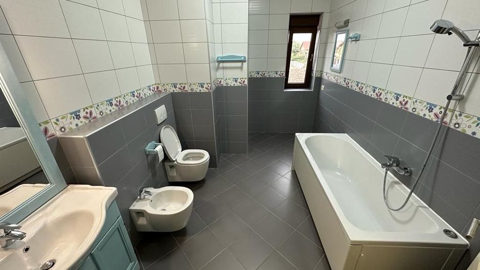 VILA  - ARADULUI. -British - Poză 39