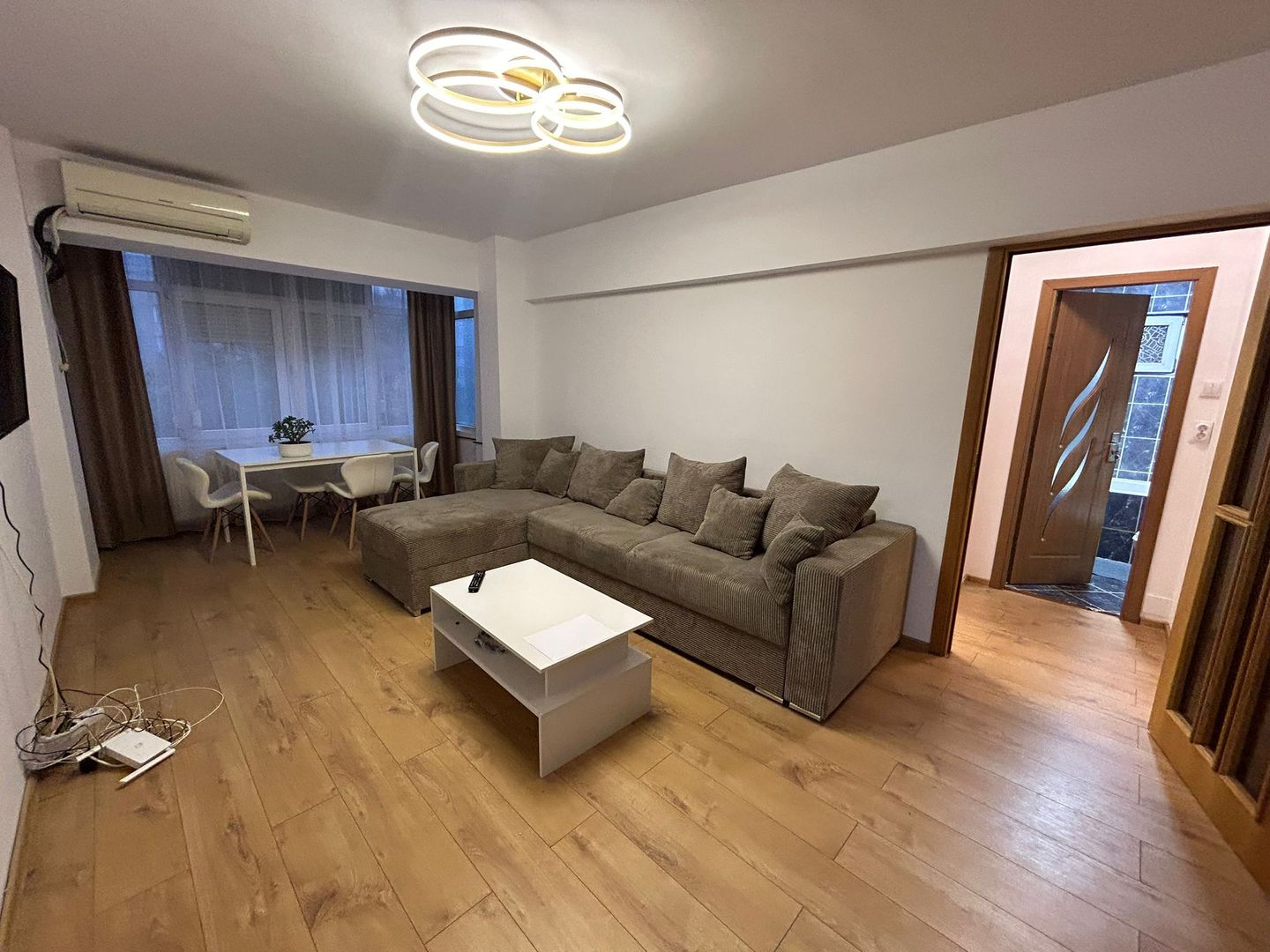 3 Camere Aviatiei/ Nicolae Caramfil - Poză 1