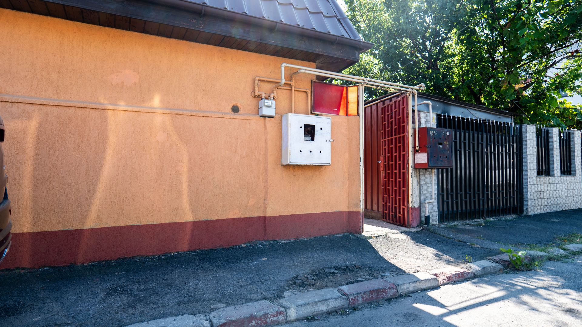 Casă de vânzare – 181 mp, 3 apartamente, 9 camere – București - Poză 32