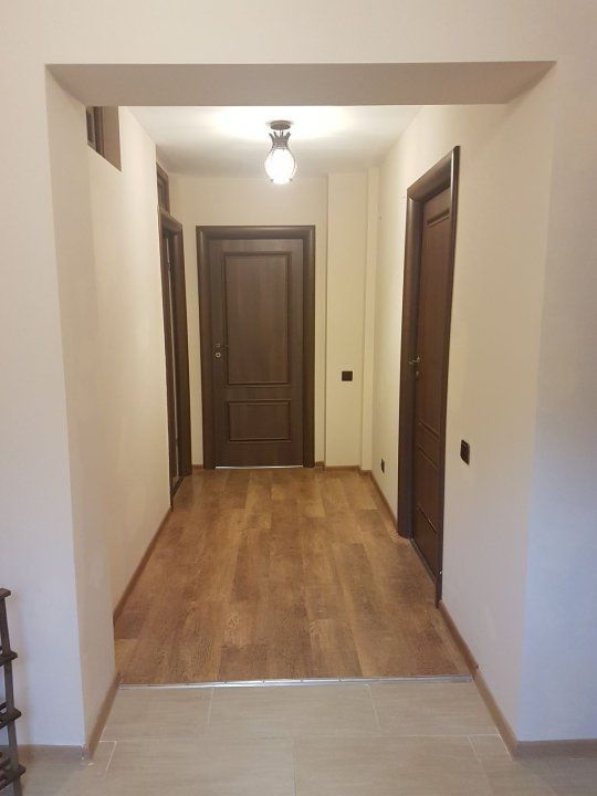 Închiriez apartament in vila - Poză 9