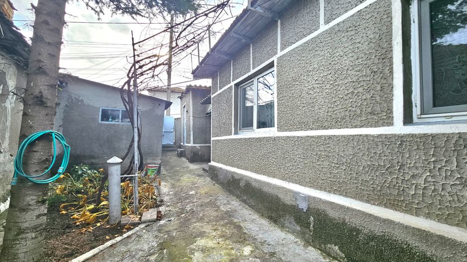 Casă de vanzare in Medgidia in zona centrala - Poză 2