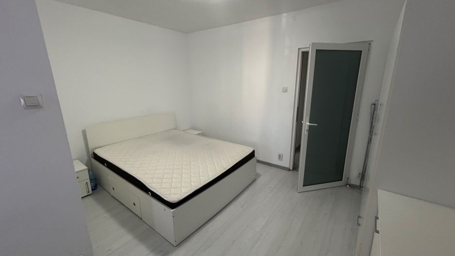 Garsonieră modernă, pat matrimonial, etaj intermediar, preț excelent - Poză 1