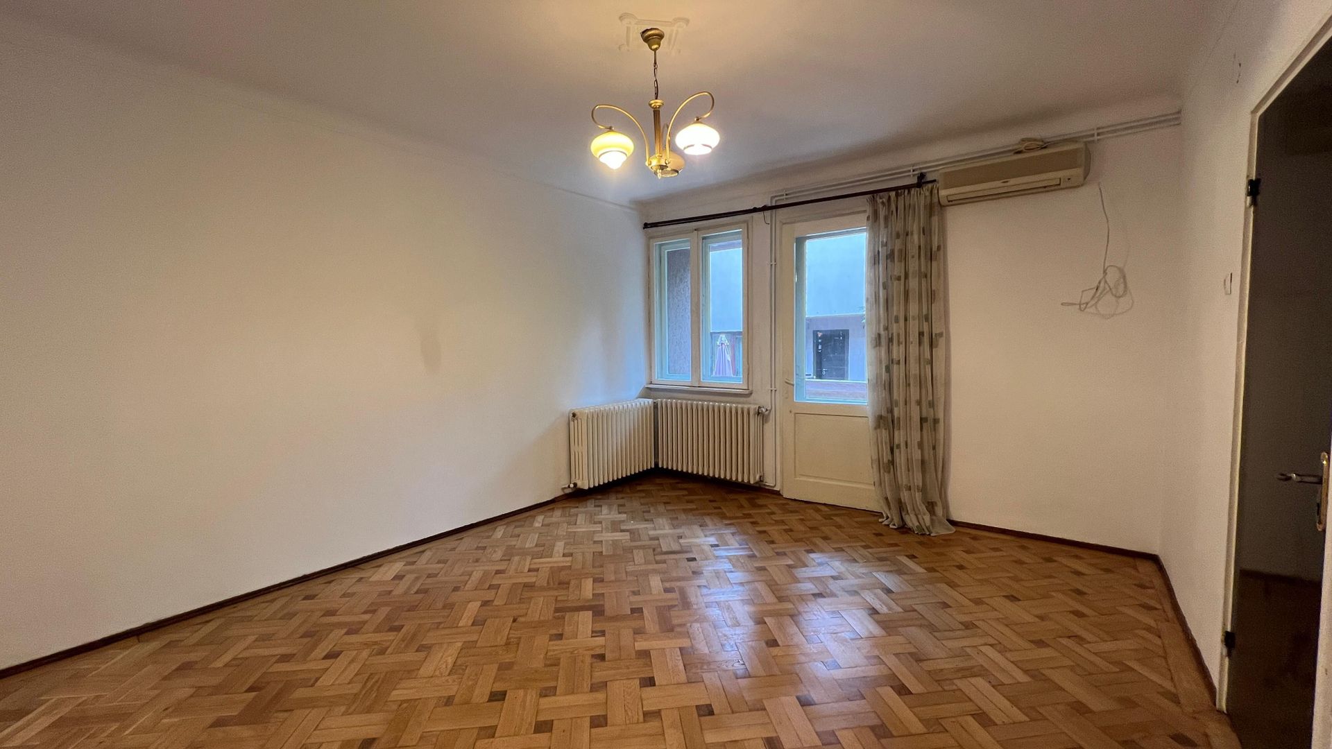 Apartament in vila cu 5 camere si curte proprie | Domenii - Casin - Poză 5