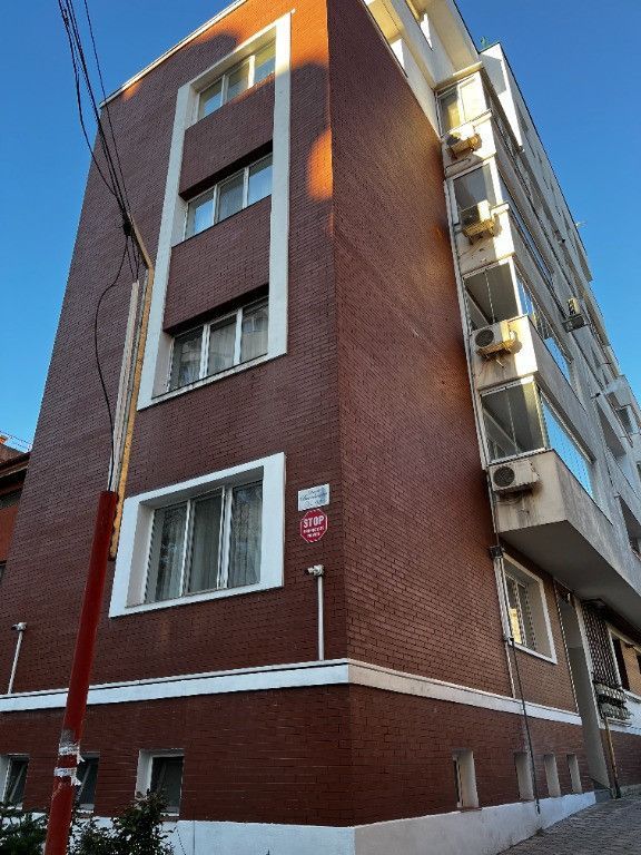 BRASADAS inchiriaza APARTAMENT cu 3 camere zona Mihai Bravu - Poză 1