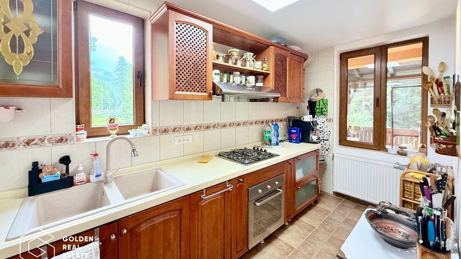 Vila de exceptie in Sinaia, mobilata, utilata, cu vedere superba - Poză 10