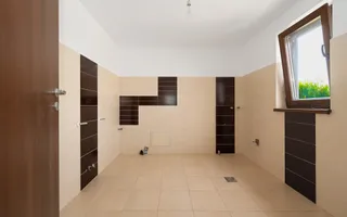 Casă din 2010 (3 dormitoare, două băi și garaj) - Poză 17