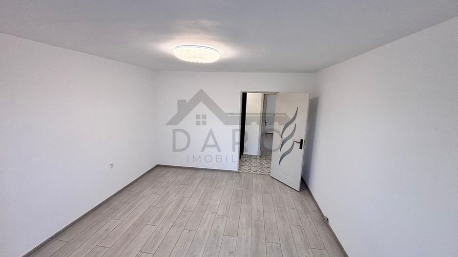 Vand apartament cu 3 camere - Poză 3