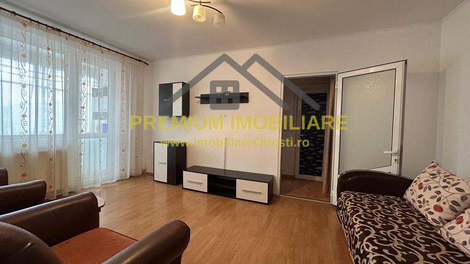 De vanzare apartament 2 camere zona de sus Onesti - Poză 1