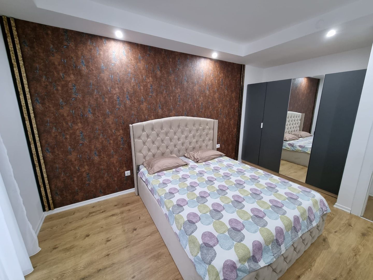 2 CAMERE +PARCARE IN COSMOPOLIS - Poză 1