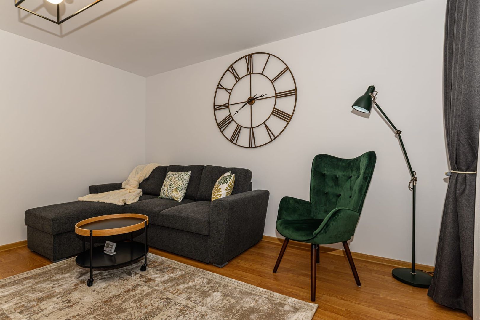 Cartier URBAN, lângă Mall Coresi, apartament 2 camere, mobilat, 550 euro - Poză 3