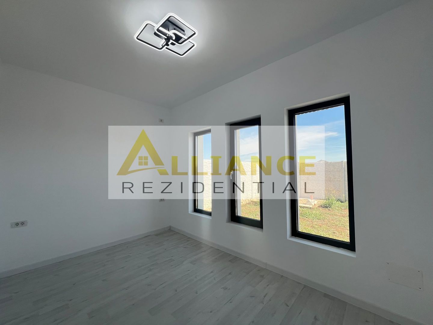 Casa individuala parter - 4 camere - STR.Miorita - Poză 6