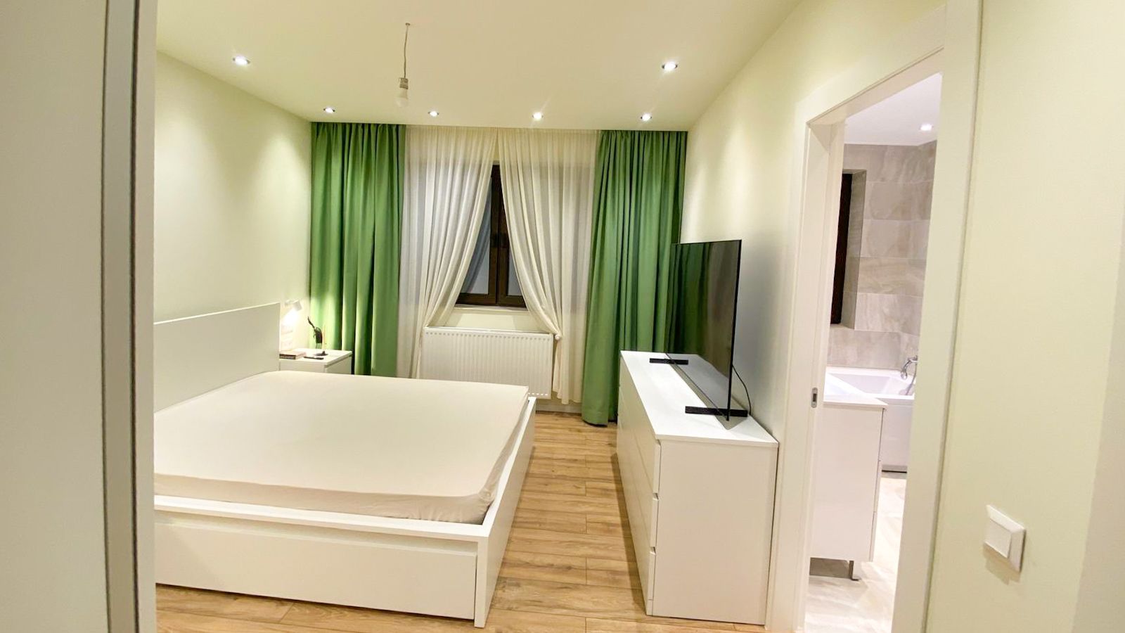 Vânzare vilă 8 camere | Grădină 500mp | 3 locuri de parcare - Poză 8