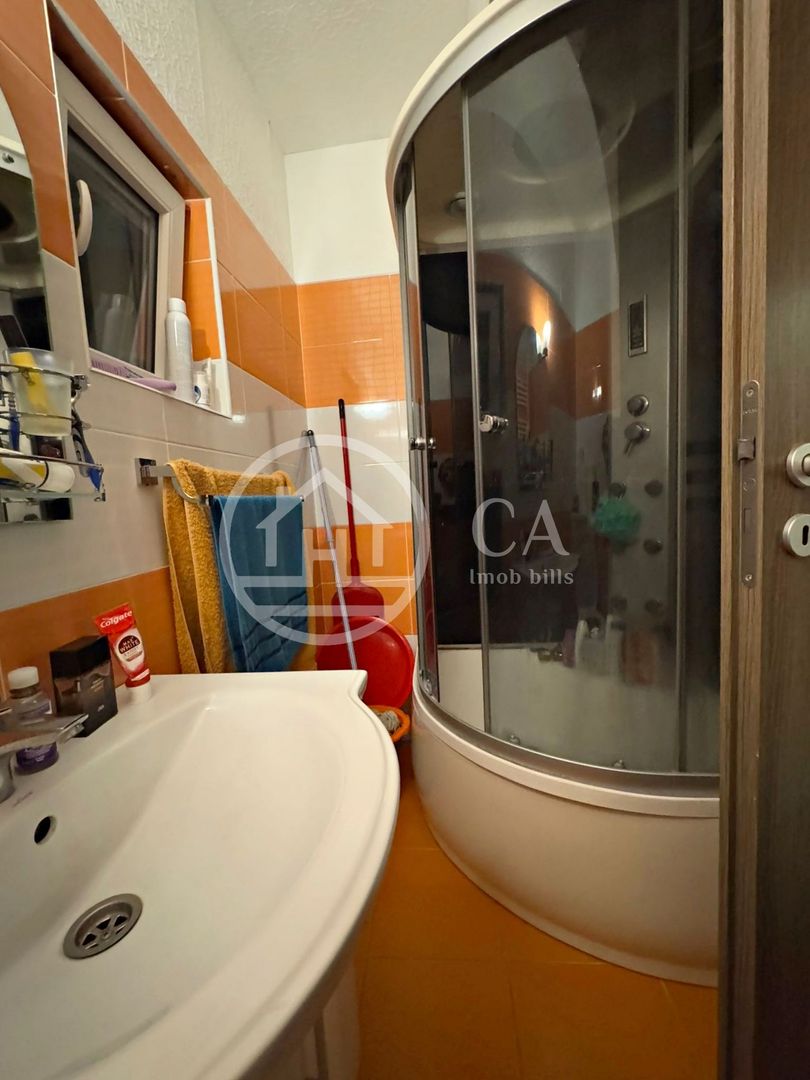 Apartament cu 3 camere de vanzare in zona Rogerius Oradea - Poză 9