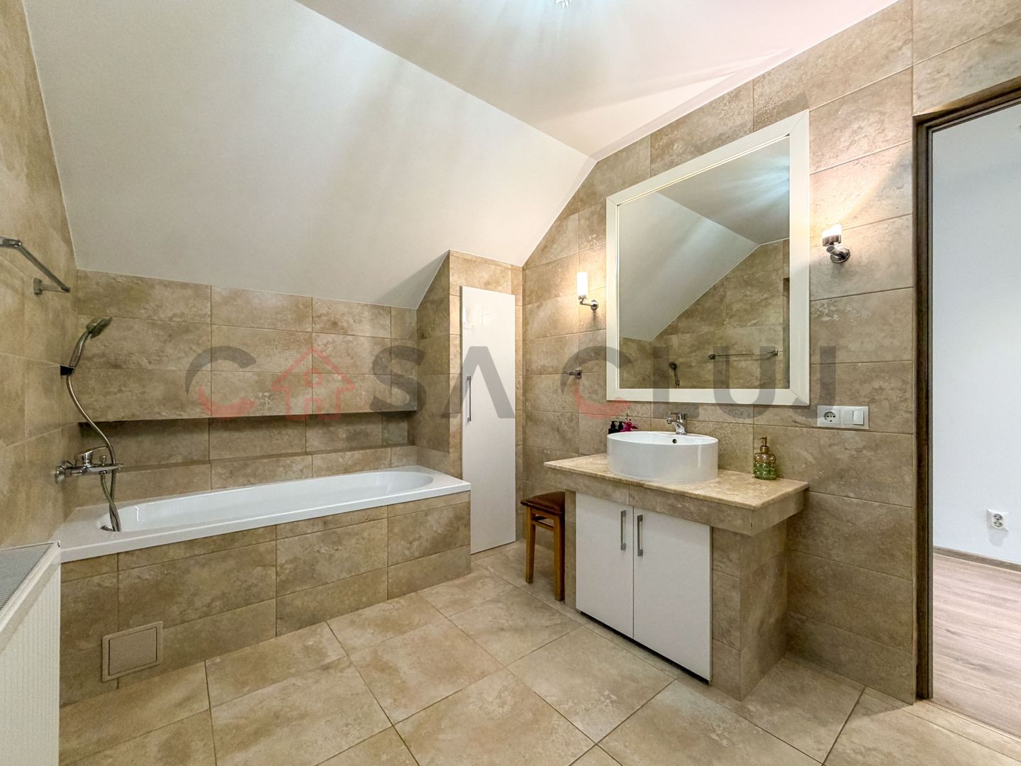 Casa individuală cu teren de 1400 mp, Salicea - Poză 14