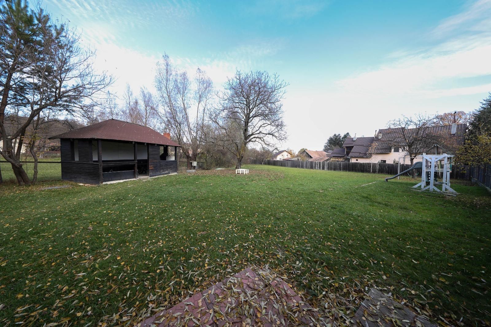 Vilă spațioasă de vânzare în Predeluț, Bran | 2000mp - Poză 45