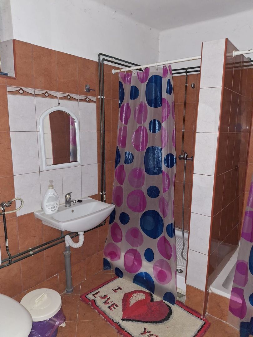 Casa cu 15 camere de vanzare in Bazna, Sibiu ( azil, pensiune) - Poză 14