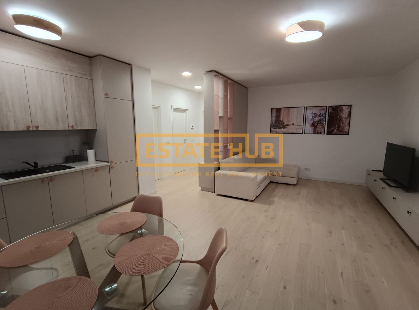 Apartament de 2 camere în ansamblul Record Park, zonă centrală - Poză 1