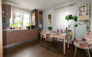 DE VANZARE CASA CU 4 CAMERE BUNA ZIUA - Poză 6