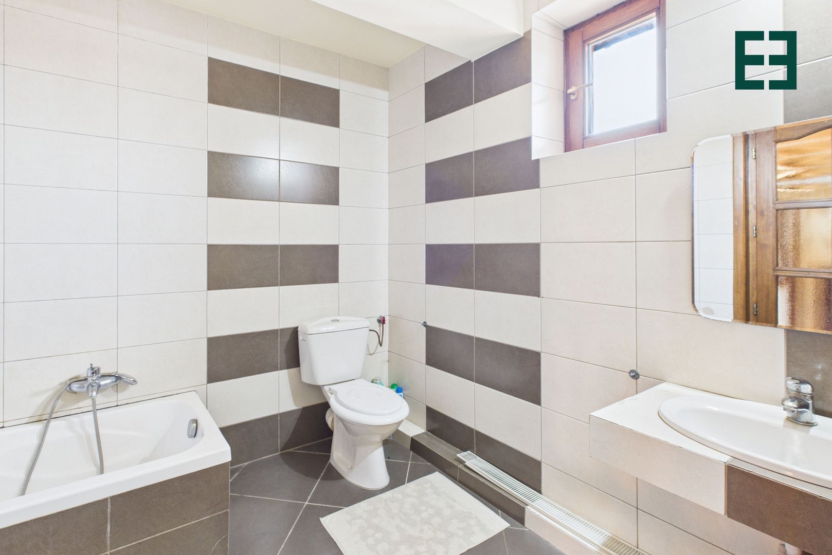 Vilă cu 6 camere - Zona Subcetate - Arad - Poză 28