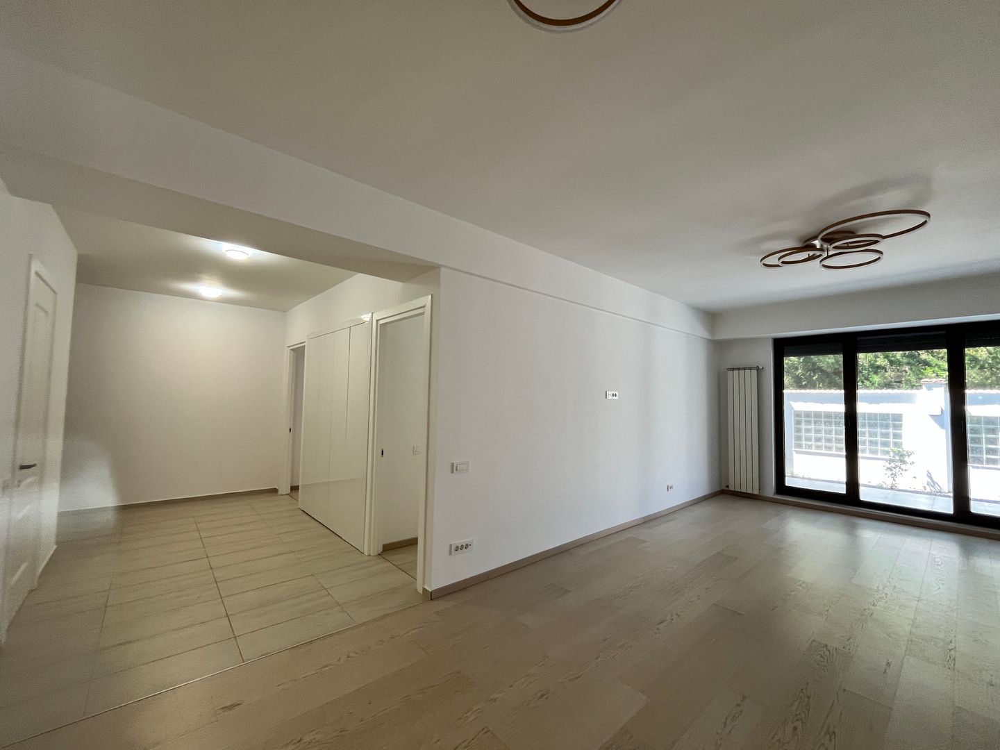 APARTAMENT SUPERB CU 5 CAMERE  LA INCHIRIERE PE SOSEAUA NORDULUI - Poză 3