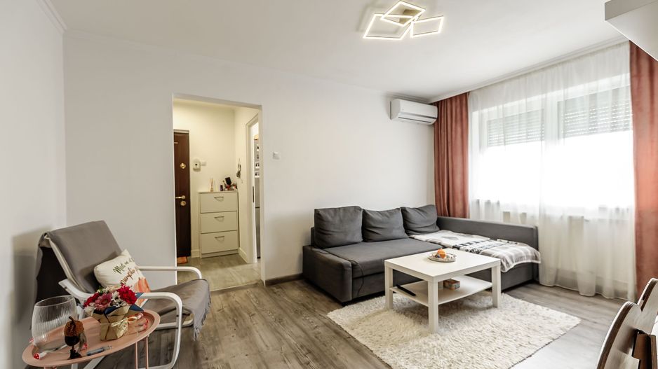 Apartament la etajul 3 cu 2 camere la cheie in zona Romanilor - Poză 3