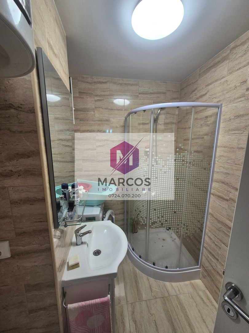 Vand apartament 3 camere Centru - Poză 3