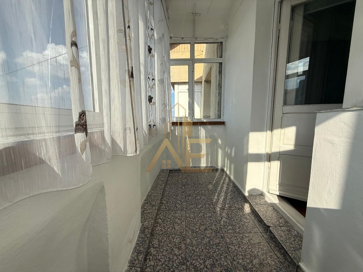 ULTRACENTRAL -Apartament de vanzare 3 camere decomandat - Poză 14