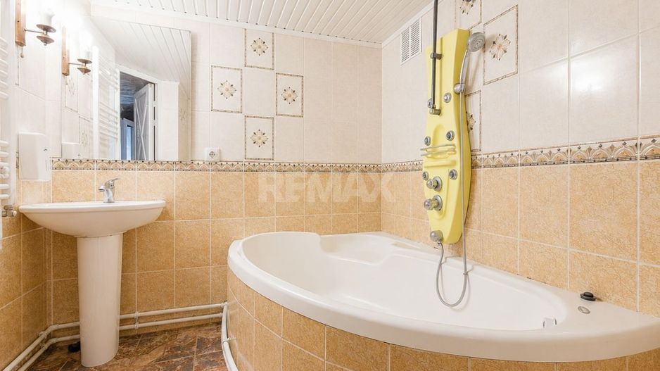 Casă 210 m² cu 5 dormitoare și teren 10 ari – Euroreparație | Drochia, str. Grigore Ureche - Poză 29
