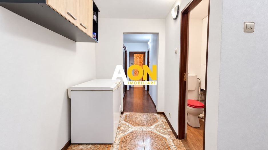 Apartament 3 camere, 2 bai, decomandat, Cetate, zona Liceului Sportiv - Poză 4