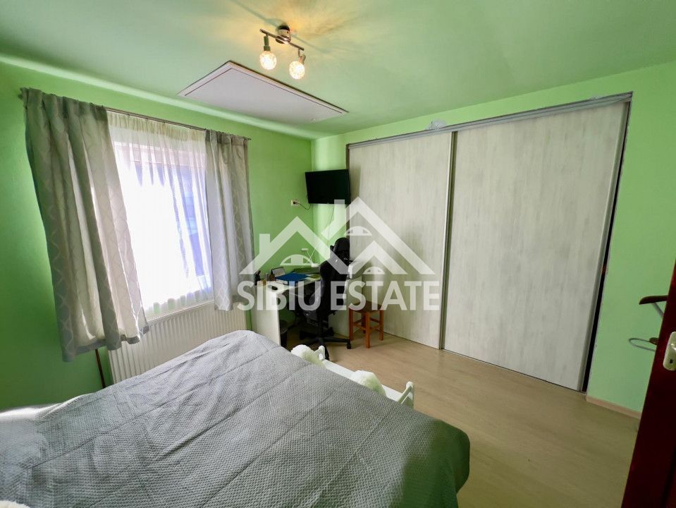 Casa duplex 100 mp utili, la intrare Sura Mare teren 1500 mp teren - Poză 14