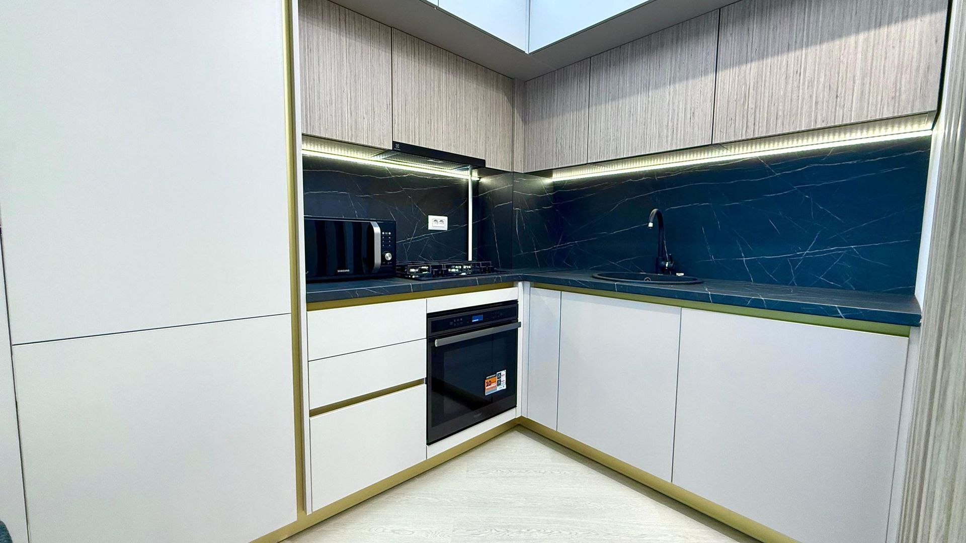 INCHIRIERE DOUA CAMERE CORTINA NORTH - Poză 5