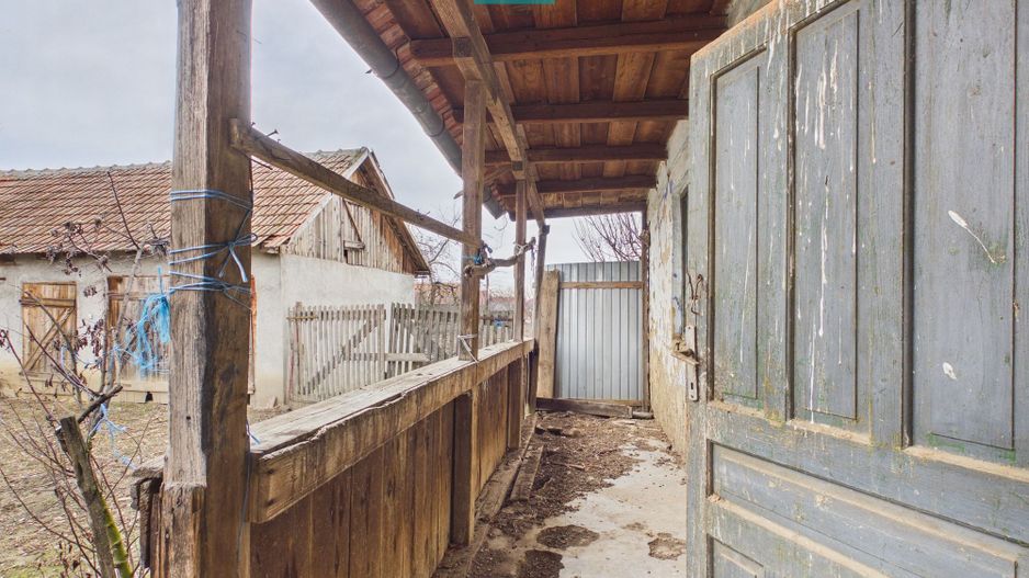 Casă modestă cu 3 camere de renovat în Mișca - Poză 5