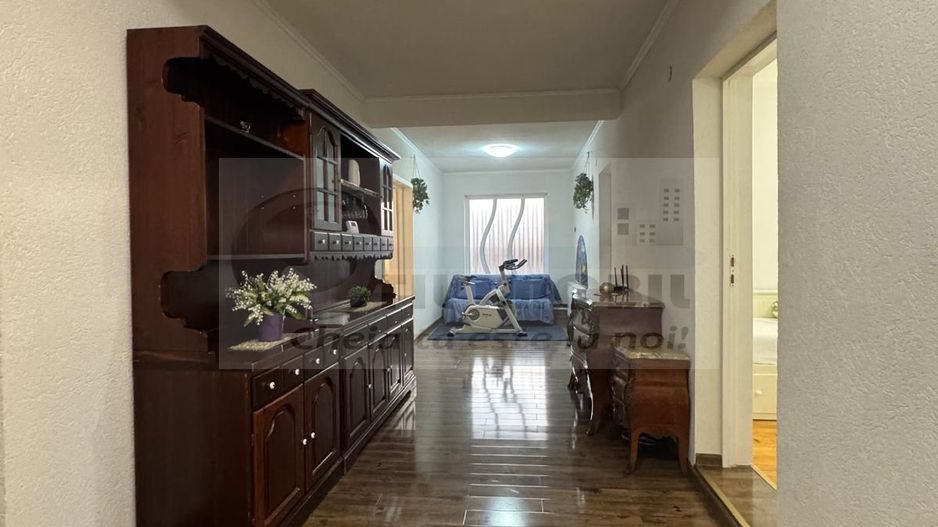 Vilă cu 4 camere moderne si curte - Copou - 1.100€/lună - Poză 13