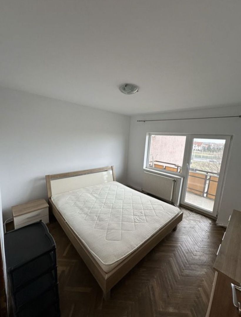 Agentia Europa vinde apartament cu 3 camere - Poză 1