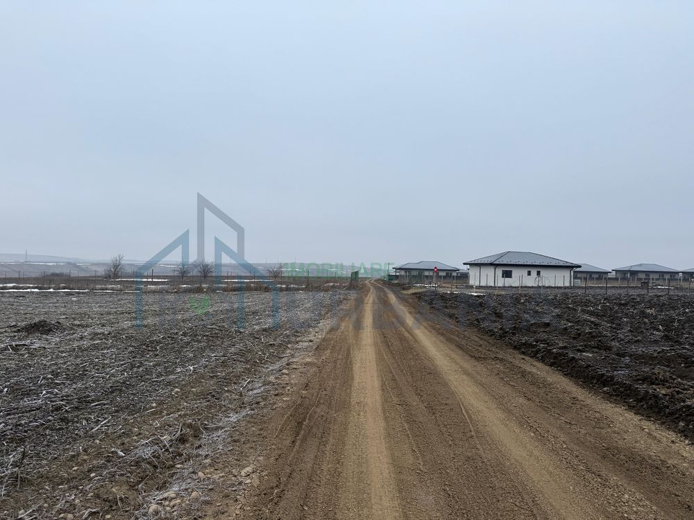 De vanzare teren Miroslava - Poză 4