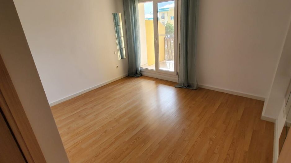 3 CAMERE IN COSMOPOLIS - Poză 6