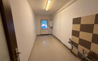 Apartament cu 3 camere decomandat 72 M² cu balcon și pivniță - Poză 3
