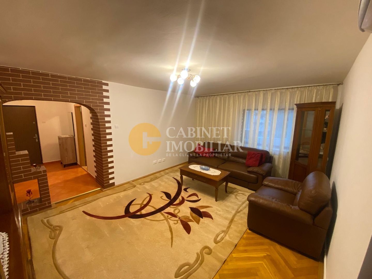 GARĂ - 3 CAMERE DECOMANDAT - ETAJ 1 - Bloc Tip Vilă - Poză 1