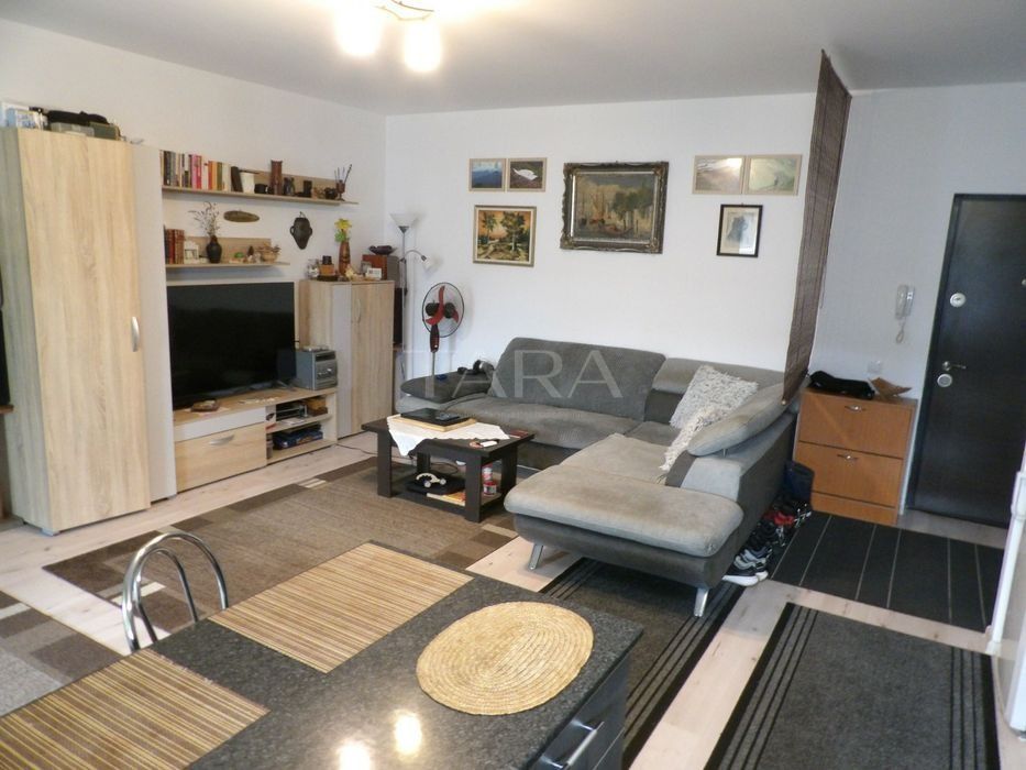 Apartament cu 3 camere de vânzare, Floresti - Poză 1