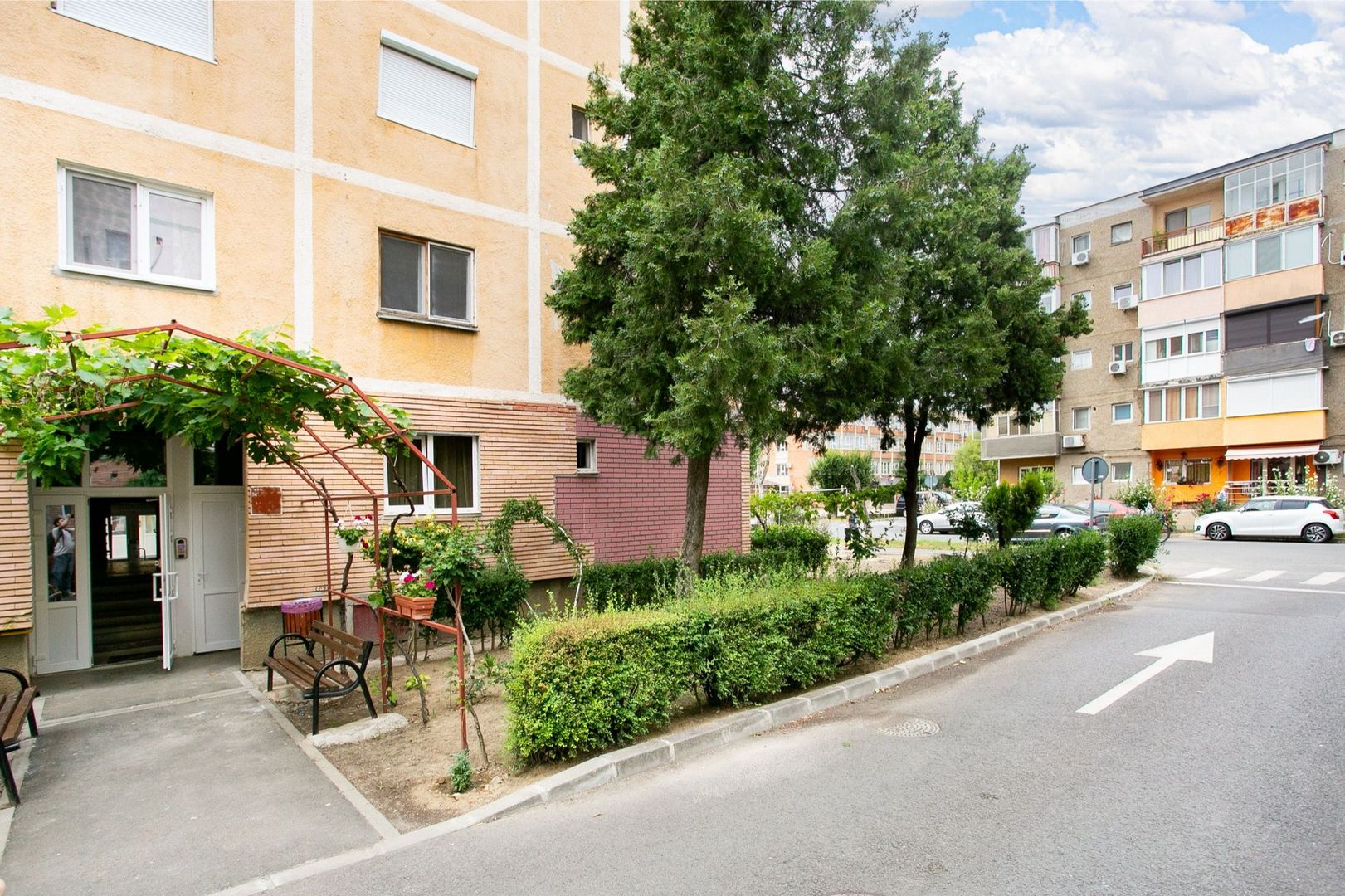 Vandut Apartament cu 3 camere la parter, in Micalaca - Poză 2