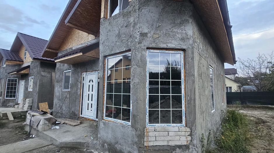 Vila noua, P+M, teren 350 mp - zona Bariera Traian - COMISION 0% - Poză 1