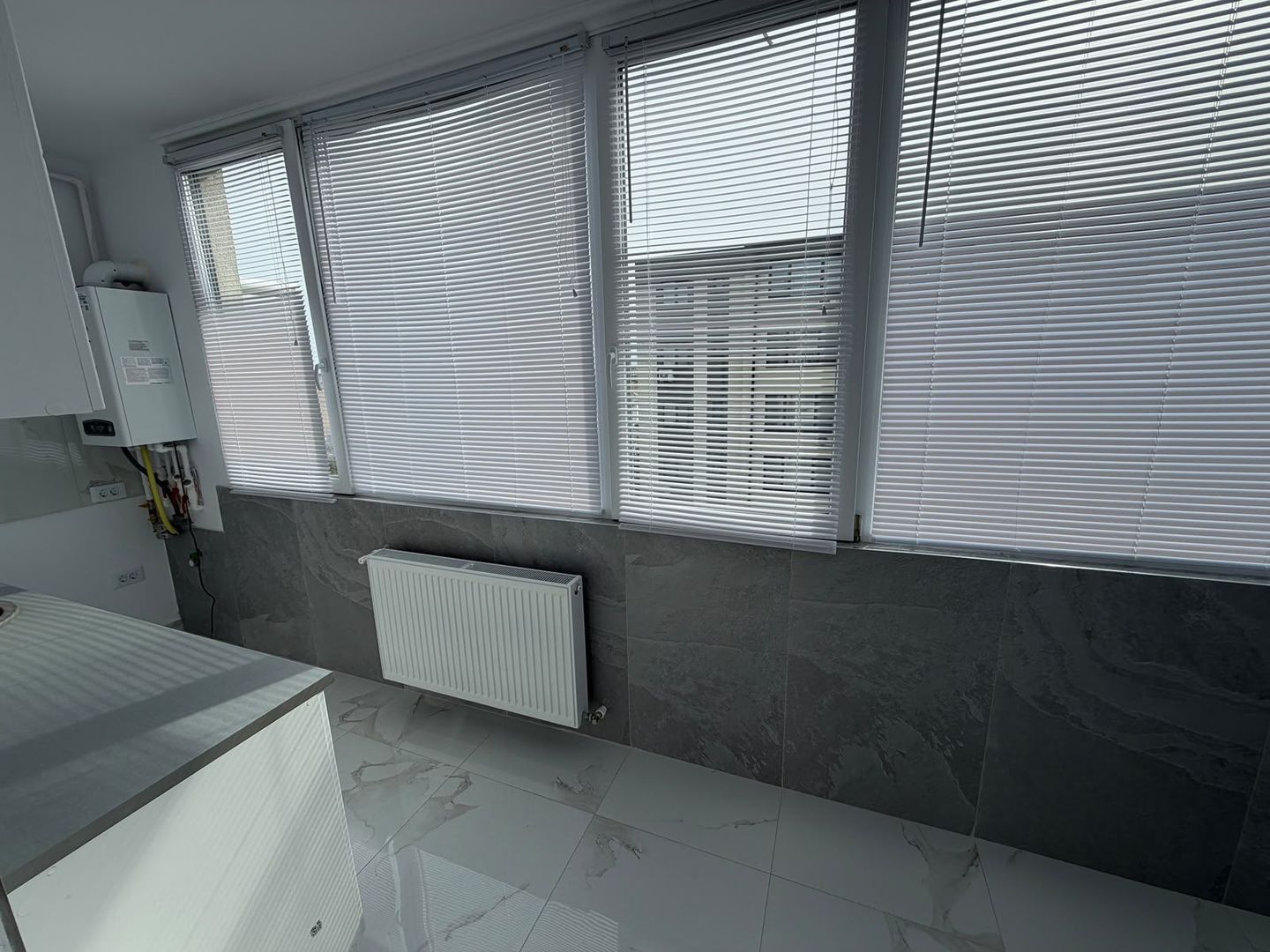 AP. 3 CAMERE- PRIMA INCHIRIERE, PARCARE INCLUSA, CENTRALA PROPRIE - Poză 3