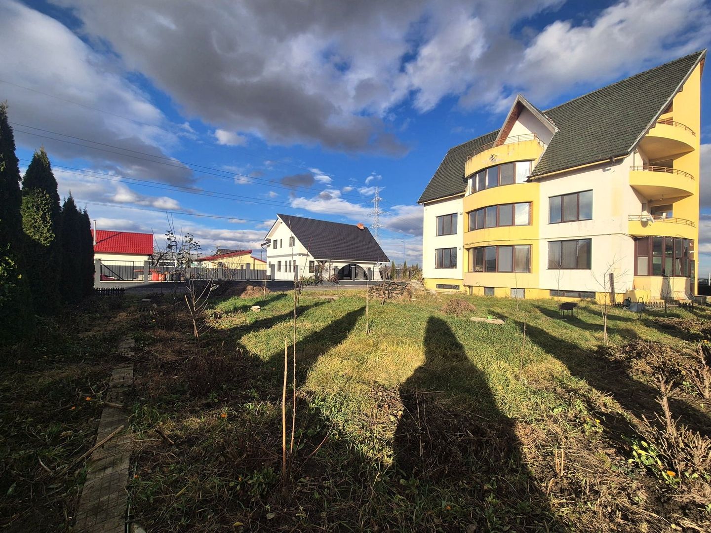 Apartament la casă cu grădină - Poză 1