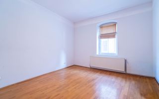 Apartament central, spațios, ideal pentru familie numeroasă. - Poză 9